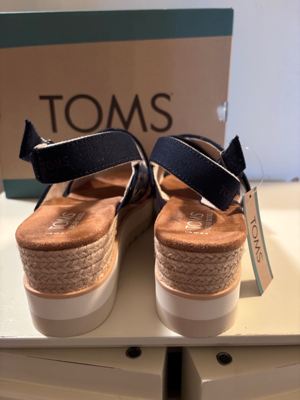 TOMS Navy and Cream Woven Platform Sandals NIB - Picture 3 of 4